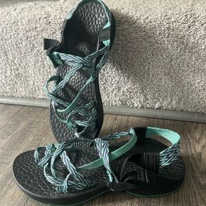 Women's Chaco Strappy Green Waterproof Sports Hiking Sandals Size 8
